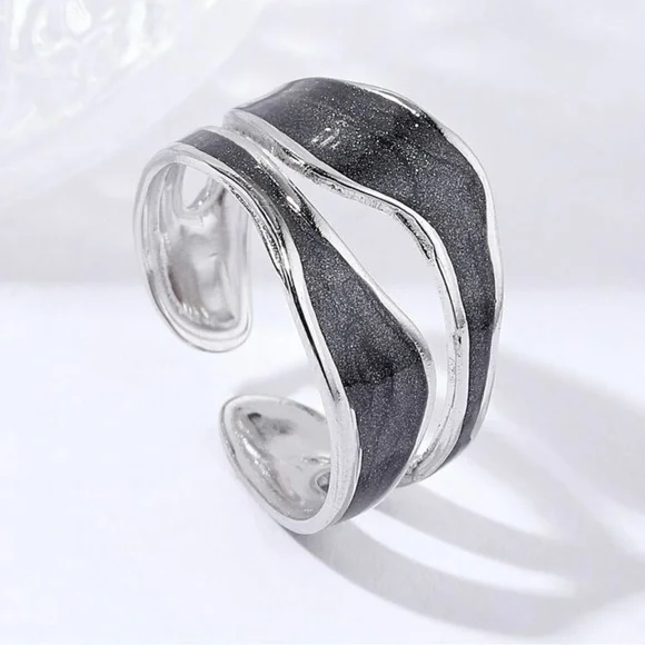 Silver and Black Wave Ring - Picture 2 of 4
